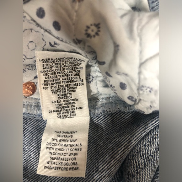 Free people button fly Bermuda boho distressed denim shorts size 26 - Picture 6 of 13